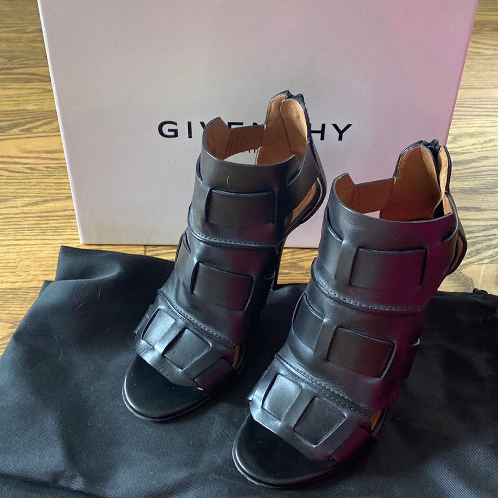 Givenchy cage stiletto *Authentic*